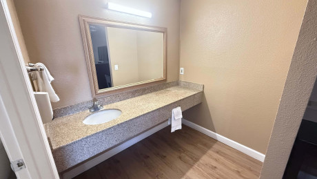 Valley Inn Watsonville - Bathroom