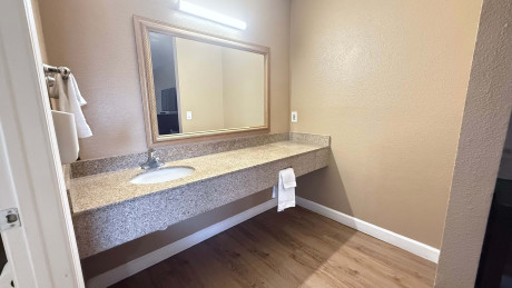 Valley Inn Watsonville - Bathroom