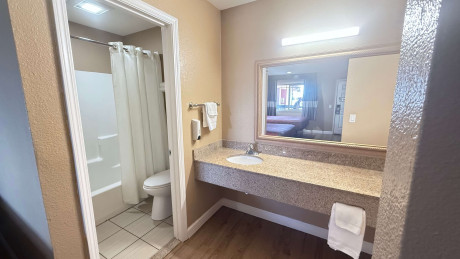 Valley Inn Watsonville - Bathroom