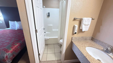 Valley Inn Watsonville - Bathroom