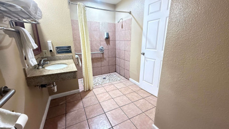 Valley Inn Watsonville - Bathroom